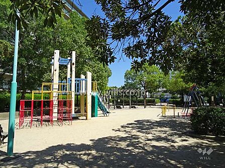 敷地に隣接する「こすも公園」