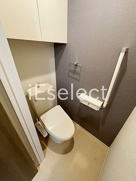 画像10:温水洗浄便座付きのトイレです