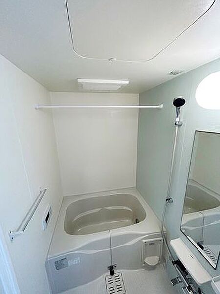 画像5:浴室乾燥機、追い炊き機能付きバスルームです