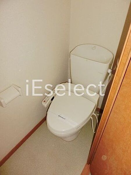 画像11:温水洗浄便座付きのトイレ