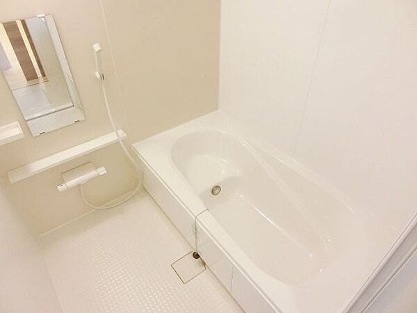 浴室：ゆったりとした1坪バスルーム