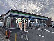 ファミリーマート東金南上宿店 徒歩2分。 130m