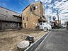 外観：◆現地◆建築条件無し！2駅徒歩10分以内の立地になります！3階建て3SLDKの間取りの参考プランございます！スーパー、ドラックストア徒歩10分以内にあります！