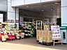 周辺：成城石井青葉台店 徒歩13分。野菜やお肉、惣菜など毎日の食卓を支える食材が揃うスーパー。週末にまとめて買い物をする際にも便利なお店です。 1000m