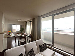 キングスクエアヴィルジア大阪 3LDKのリビング/ダイニング