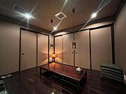 旅館のような佇まいの客間でゲストをおもてなし