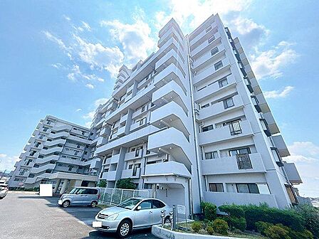 最寄り駅まで徒歩約3分の好立地。大切なペットとの暮らしが叶うマンションです。