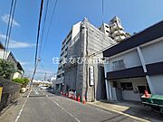 建築中