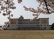 津市立西橋内中学校（266m）