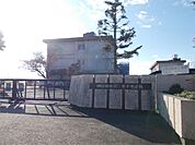 四日市市立三重平中学校（584m）