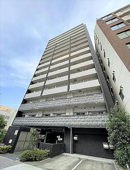 ・正面からの建物外観
