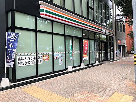 コンビニ徒歩約2分。