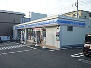 ローソン横浜大岡三丁目店 徒歩7分。コンビニ 540m