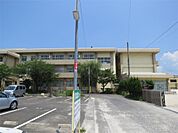 吉身小学校（200m）