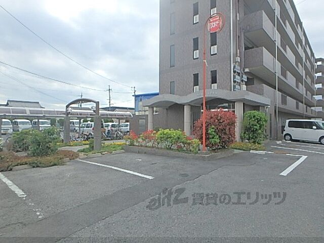 27 / 34