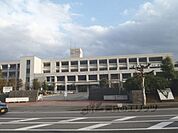 守山南中学校まで90メートル