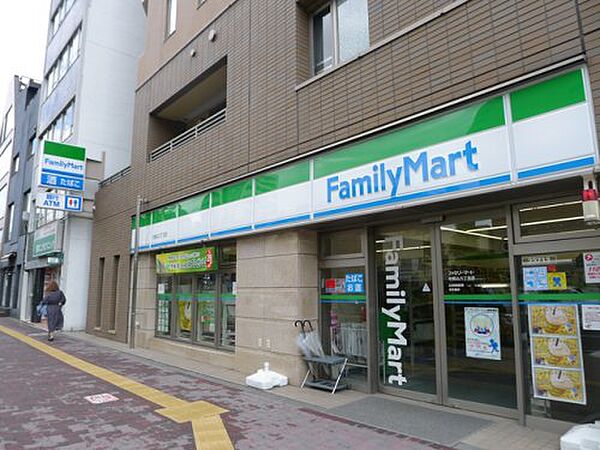 画像20:【コンビニエンスストア】ファミリーマート 本駒込六丁目店まで89ｍ