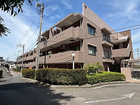 南西向き、前面道路につき陽当り、眺望良好