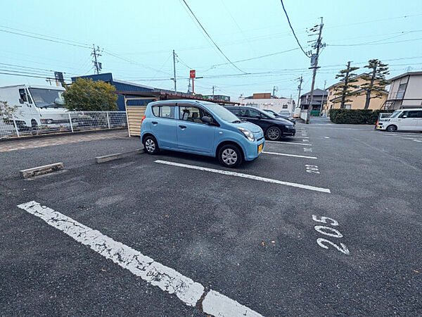 画像17:駐車場