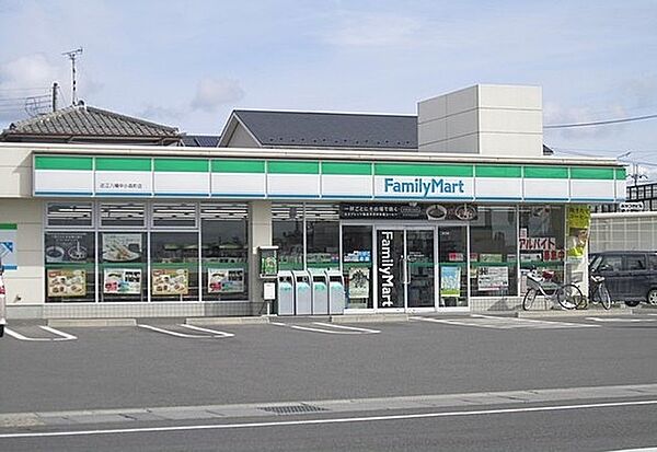 周辺：コンビニ「ファミリーマート近江八幡中小森町店まで657m」