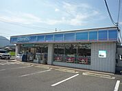 コンビニ「ローソン甲西菩提寺店まで795m」