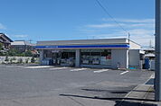 コンビニ「ローソン中主西河原店まで519m」