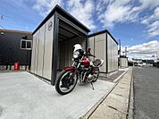 シャッター付きガレージ付いてます！