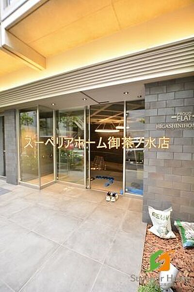 建物エントランス