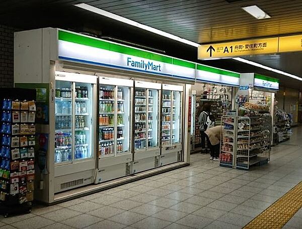 画像20:ファミリーマート都営線曙橋駅店 700m
