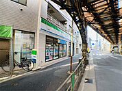 ファミリーマート 町屋店（233m）