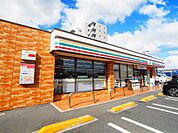 セブンイレブン 足立六町1丁目店（447m）
