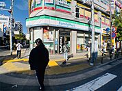 ファミリーマート 綾瀬駅前店（307m）
