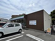 ファミリーマート 足立青井店（425m）