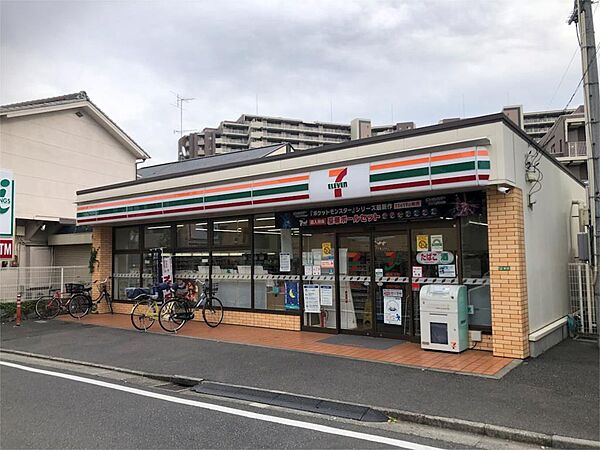 画像4:セブンイレブン 足立中川1丁目店（353m）