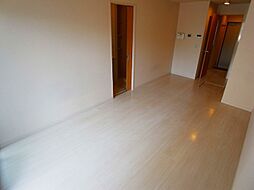 ダ　アン　ア　シス 1階1LDKのリビング/ダイニング