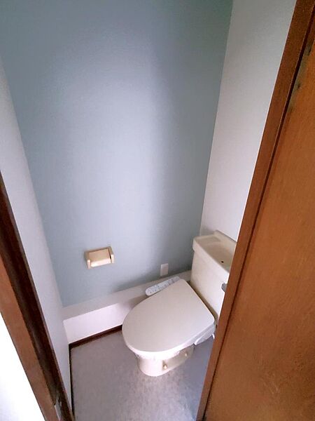 画像19:トイレは温水洗浄機能付きです。