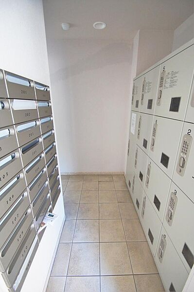 画像26:エントランスには集合郵便受け・宅配ＢＯＸがあります。不在時の荷物の受け取りに便利です。