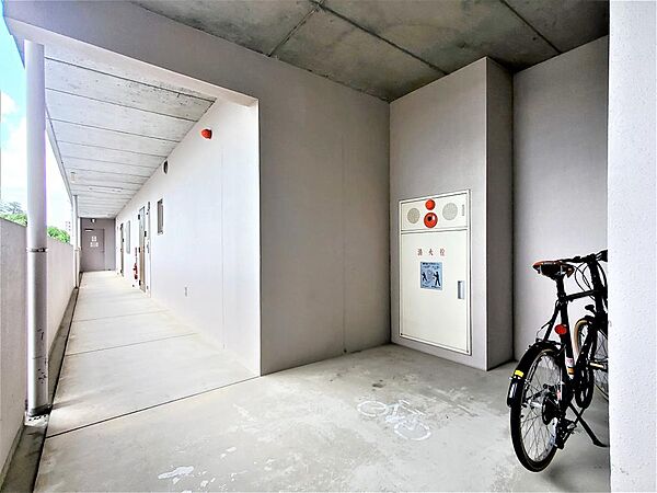 画像29:共用廊下に駐輪スペースがあります。