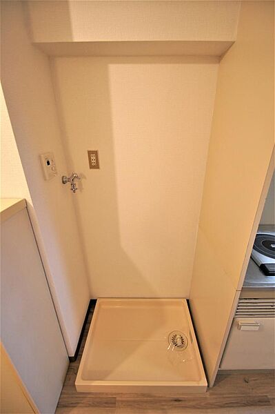 画像19:キッチン横に洗濯機置き場があります。防水パンは備え付けになります。