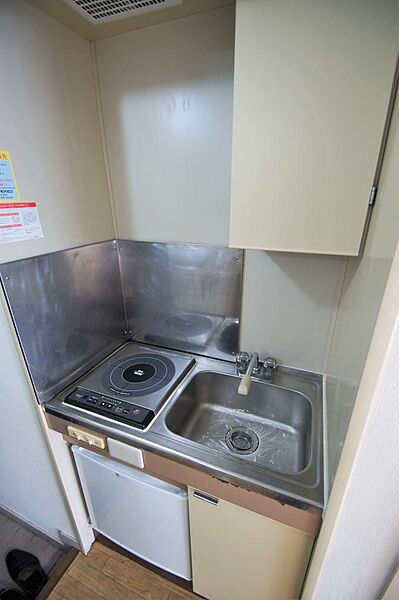 画像12:キッチンはIHの一口コンロ付きです。お掃除がし易い人気の設備です。