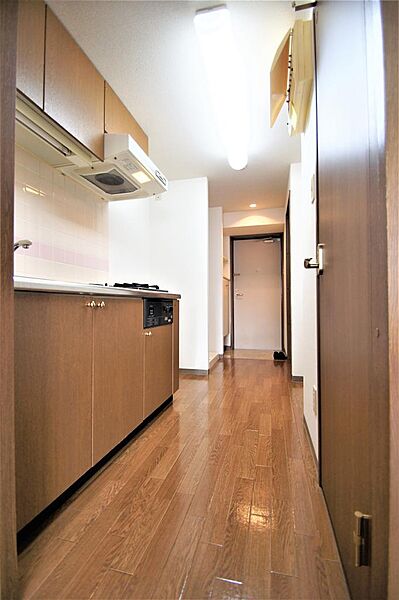 画像12:キッチンの隣は冷蔵庫を設置するスペースもあります