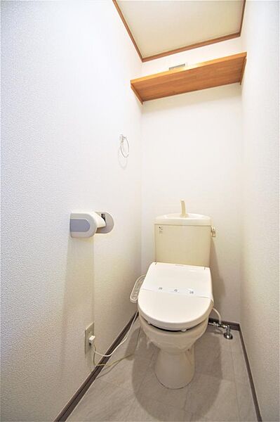 画像20:トイレは温水洗浄機能付きです。