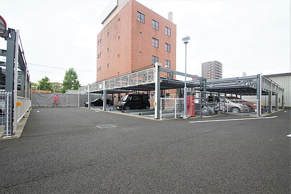 画像28:敷地内駐車場、空き状況要確認。