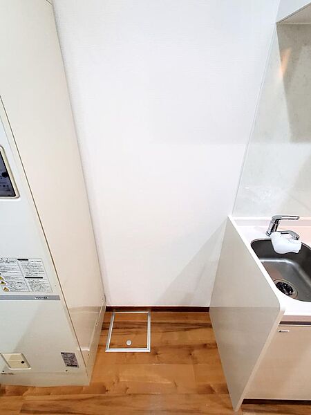画像18:キッチン横の冷蔵庫スペース