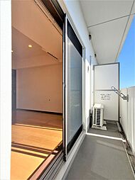 バルコニーは広く開放的です。