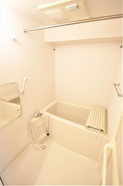 画像17:お風呂は追い焚き機能付き。浴室乾燥機も完備。