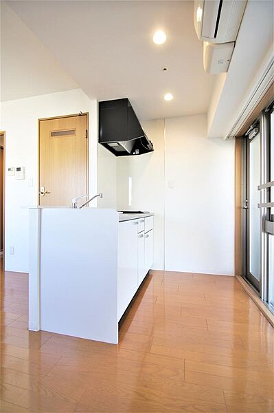 画像11:キッチン周りは広く、快適に調理することができます。
