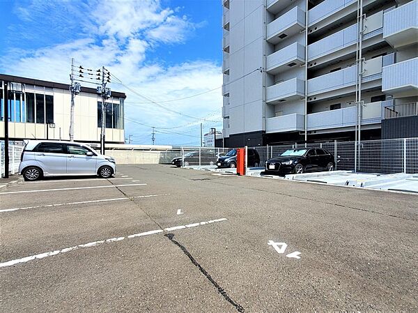 画像28:敷地内駐車場、空き状況要確認