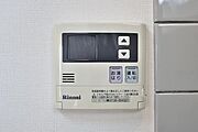 お湯の温度はリモコンで簡単に調節できます。