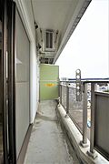 バルコニーは広く開放的です。